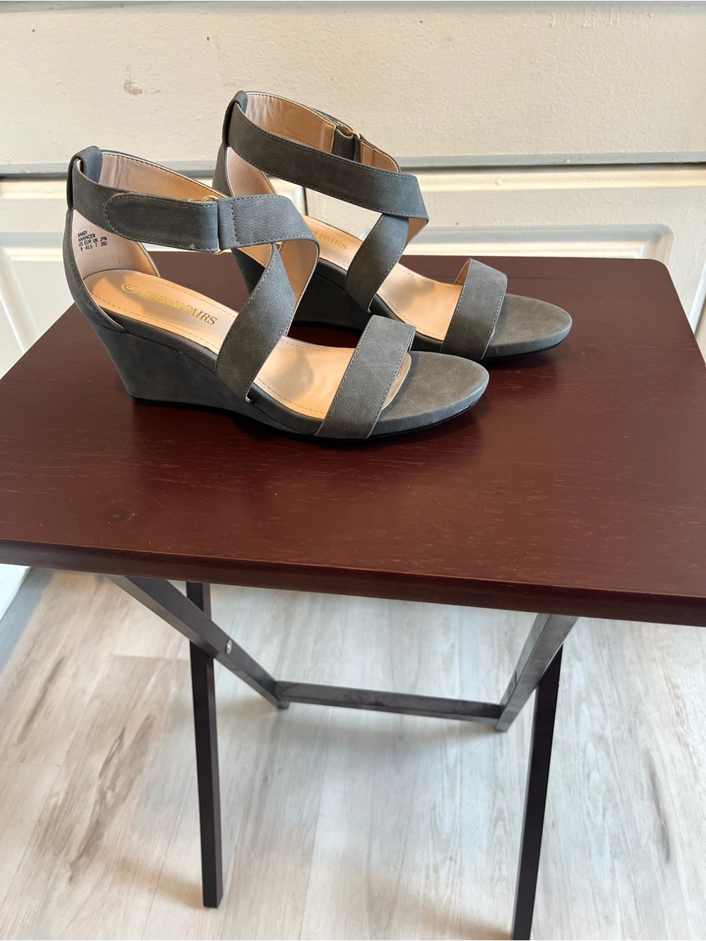 Dream Pairs Sandi Grey Strappy Wedge Sandals Size 9 Comfort Classic Casual